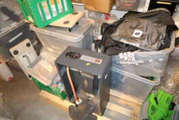 Palle med pavillonsider, varmeovn, arbejdslamper, møbelhund m.m.