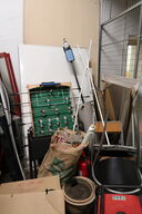 Div. Stole, bordfodboldbord, fjernsyn, whiteboard m.m.