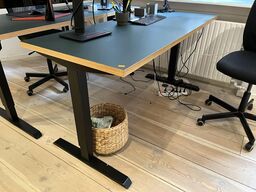 Hæve/sænkebord Grønt + Kontorstol + Lampe