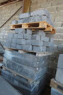 Diverse betonfliser og brosten