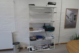 Reol med div. Kontorartikler (printer medfølger ikke)