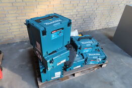 Diverse tomme kasser MAKITA samt arbejsradio