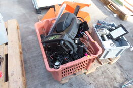 Kasse med lamper samt reservedele