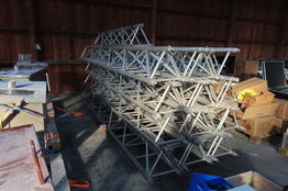 Diverse beslag til truss-sektioner samt 2 stk lamper  MARTIN