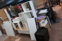 Div. reoler, skuffemonduler, borde m.m.