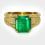 5,46 ct. meget fin smaragd og diamantring i 18 kt. gulguld. IGI.