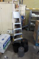 Trappestige samt elefantfod og affaldsspande