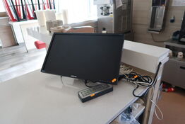 2 stk. computerskærme SAMSUNG S24E450 med betjeningspanler