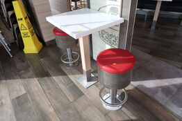 4 stk. skamler med 2 stk. borde