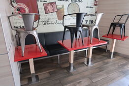 3 stk. borde, 4 stk. stole samt bænk