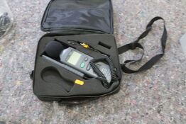 4-i-1 måler VELLEMAN DVM401 