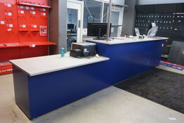 Butiksdisk med indhold (Læs beskrivelse)