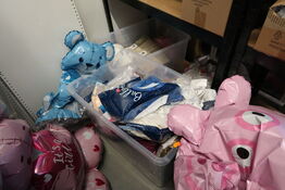 3 stk. kasser med div. Balloner, festtilbehør m.m.