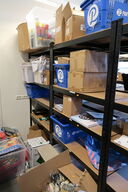 2 stk. lagerreoler med div. Festtilbehør m.m.