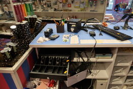 Pengeskuffe, bonprinter EPSON, tastatur m.m.