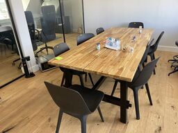 Spisebord med 8 stole