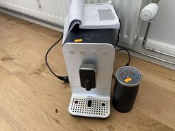 Espressomaskine SMEG og mælkevarmer