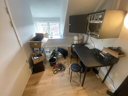 Tøm lokalet (kasser fra SMEG & BEKO tomme)