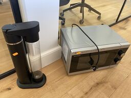 Mikroovn SHARP & sodavandmask. Nordic Sense