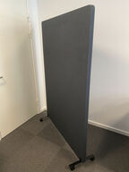 1 stk. Skærmvæg ECO SOFT 120x170h cm. FRA INVENTARLAND 14 mdr. Let brugt fra Inventarland