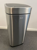 1 stk. Affaldsspand med sensor 35L, sølv FRA INVENTARLAND 14 mdr. Let brugt fra Inventarland