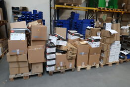 5 stk. paller med varelager (se billeder for indhold)