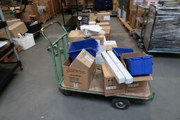 Opbevaringsvogn med indhold