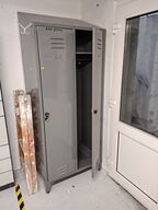 To dobbelte omklædningsskabe