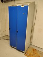 To dobbelte omklædningsskabe, blå