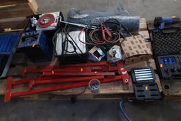 Topnøgler, arbejdslamper, varmeblæser m.v. på palle