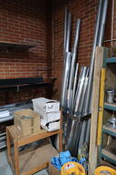 Div. varelager samt vogn med indhold