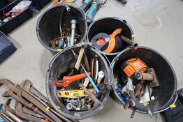 4 stk. spande med div. Værktøj m.m.