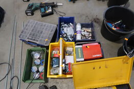 Div. Kasser med reservedele og varelager