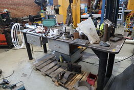 Svejsebord med div. Værktøj og varelager