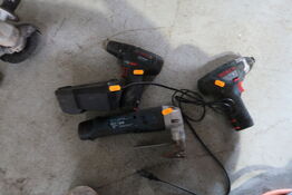 3 stk. akku håndværktøj BOSCH med 3 stk. batterier og lader