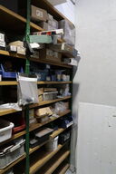 1 fag lagerreol med div. Armaturer HANS GROHE m.fl.