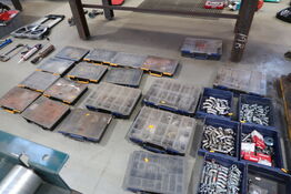 Div. Sortimentskasser med div. Varelager og reservedele