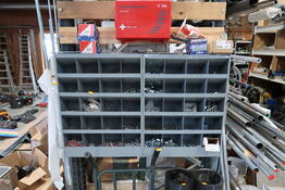 2 stk. sortimentsreoler med indhold