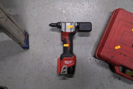 Akku popnittepistol MILWAUKEE M12 BPRT med batteri