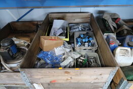 Palle med div. Reservedele og varelager