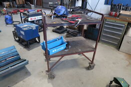 Opbevaringsvogn med indhold