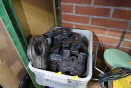 Kasse med div. Pressekæber