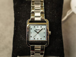 Ur DKNY City Midi 27x34,5 mm