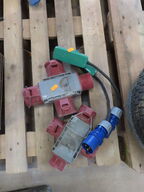 2 stk CEE-forgrener med stikdåser