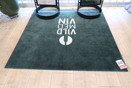 Måtte med logo - 195x185 cm 