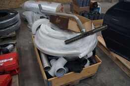 Palle med diverse slanger, fittings mv. 