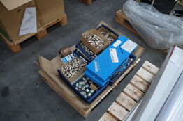 Diverse fittings + pressemaskine 