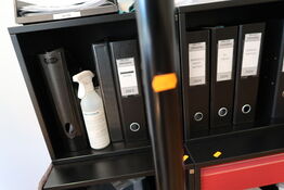 Stumtjener samt 4 stk. reoler/skabe CUBE DESIGN uden indhold