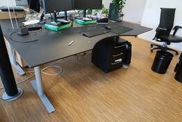 El. hæve/sænke skrivebord uden indhold samt skuffemodul