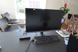 Computerskærm SAMSUNG U28R552UQR, Dockingstation ThinkPad USB-C Dock Gen2